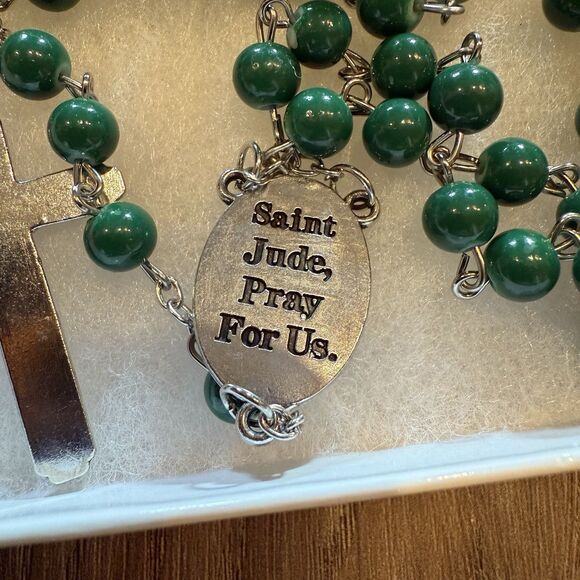 St.Saint Jude Green Bead Silver Tone Catholic Rosary Necklace - Picture 4 of 5